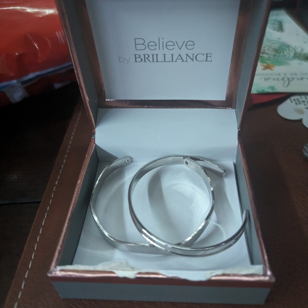 Bracelets - Picture 2 of 7
